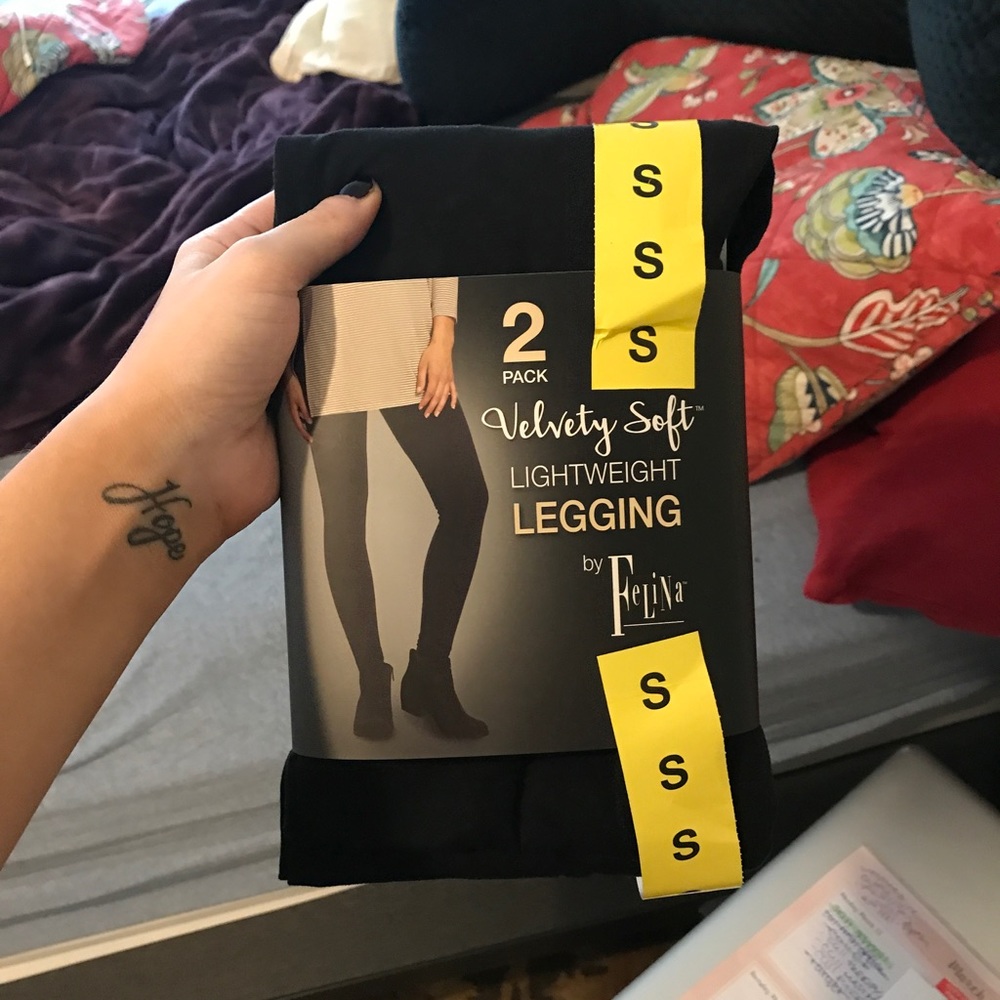 2 pairs of felina leggings